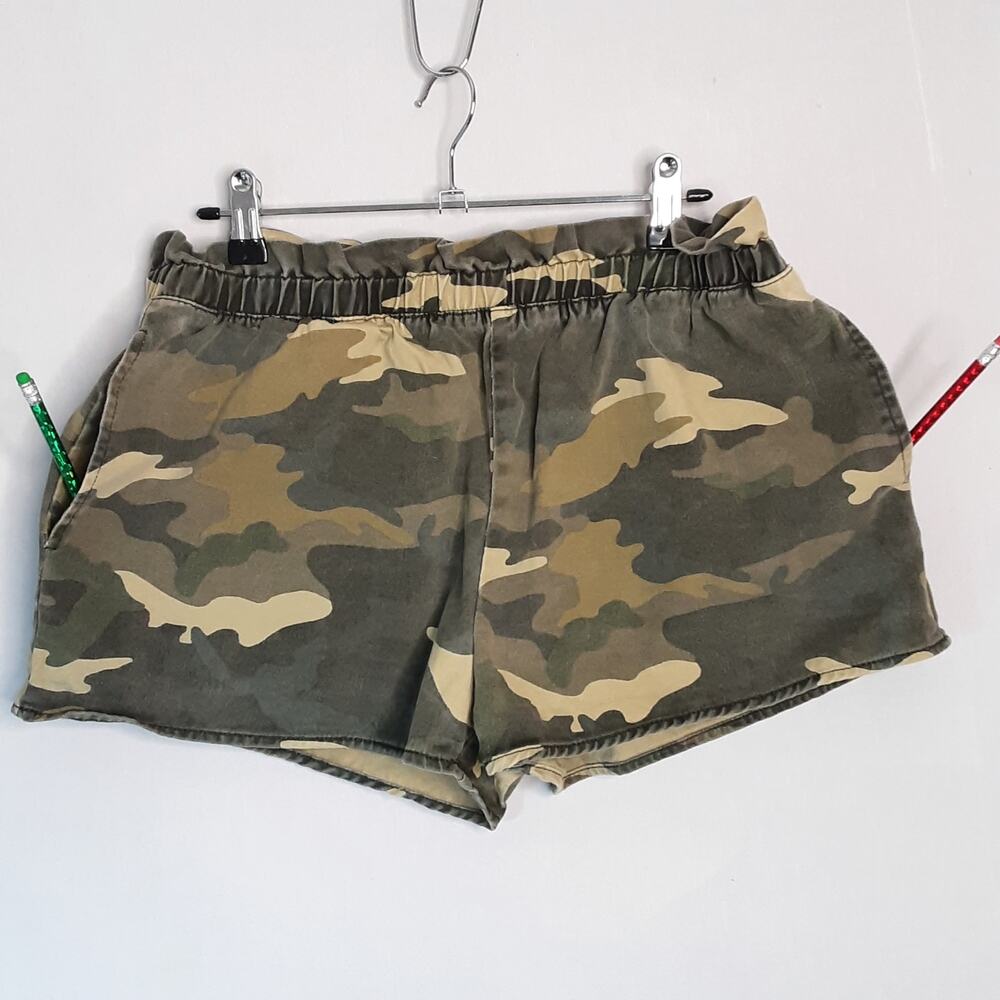 💎Forever 21 Elastic Wiast Camoflouge Denim Shorts Womens Size Large Side Pockets